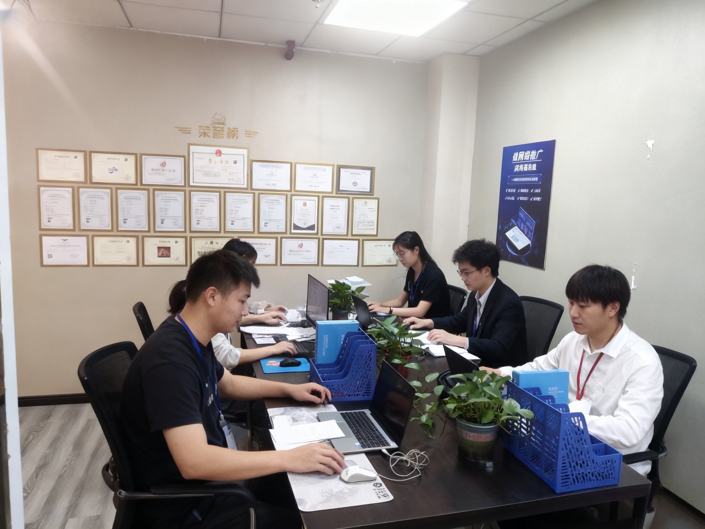 公司实拍：团队工作与项目交付环境（图片来自站点资源）